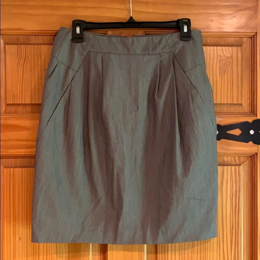 Grey mid-thigh length business skirt!
